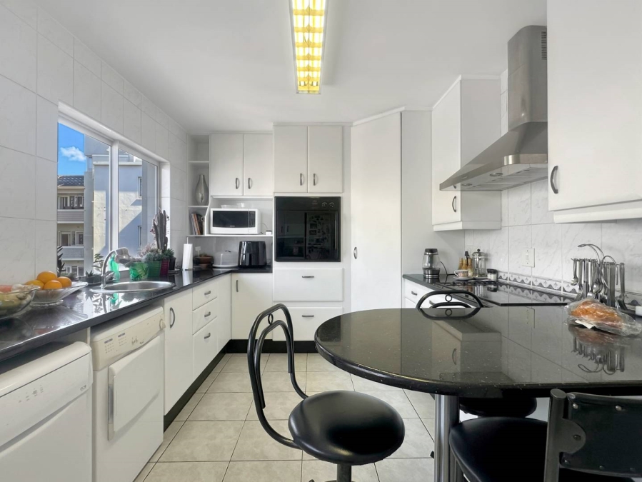 3 Bedroom Property for Sale in Green Point Western Cape